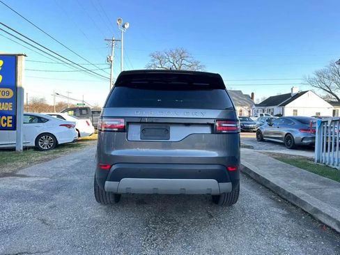 Used 2017 Land Rover Discovery HSE image 9