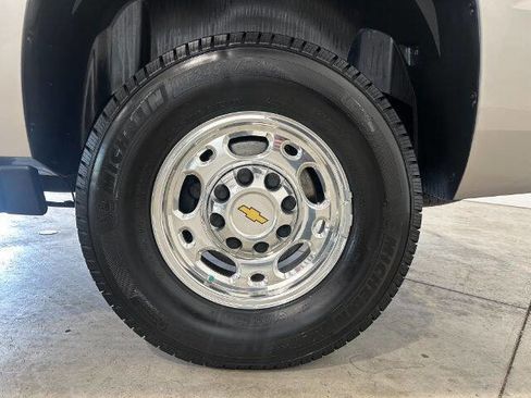 Used 2007 Chevrolet Suburban 2500 LT w/ LT Preferred Equipment Group image 10