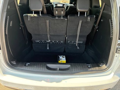Used 2026 Chrysler Pacifica Limited FWD image 23