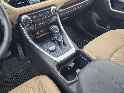 Used 2020 Toyota RAV4 Limited image 16