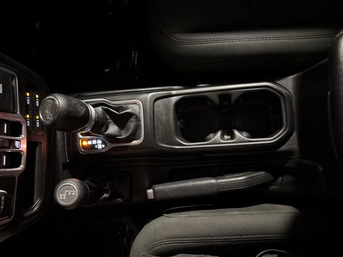 Used 2018 Jeep Wrangler Unlimited Sport S AWD/4WD image 23
