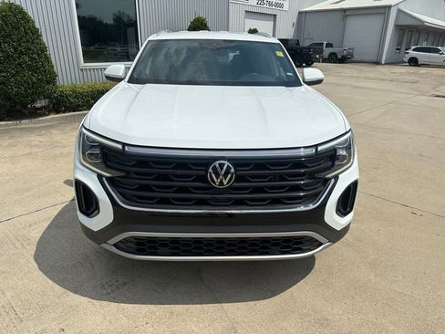 Used 2024 Volkswagen Atlas Cross Sport SE image 2