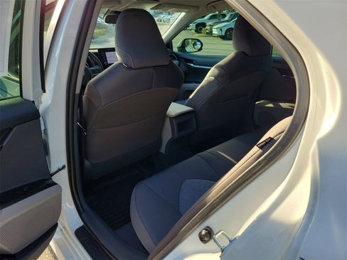 Used 2021 Toyota Camry LE image 9