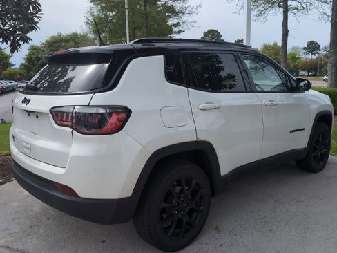 Used 2023 Jeep Compass Altitude w/ Sun and Sound Group image 10