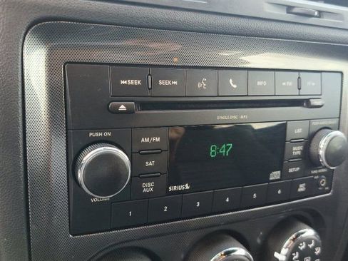 Used 2011 Dodge Challenger SE image 14