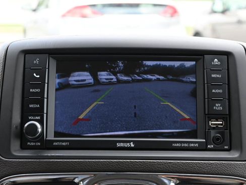 Used 2014 Chrysler Town & Country Touring FWD image 30