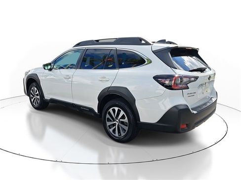 Used 2023 Subaru Outback Premium image 4