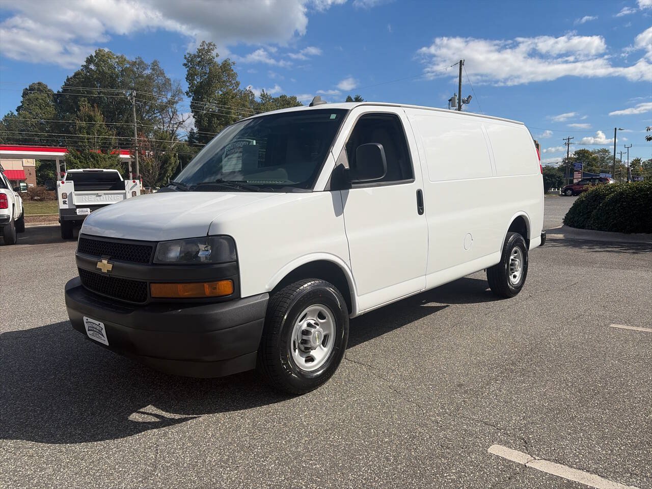 Used 2022 Chevrolet Express 2500 w/ Driver Convenience Package RWD image 2