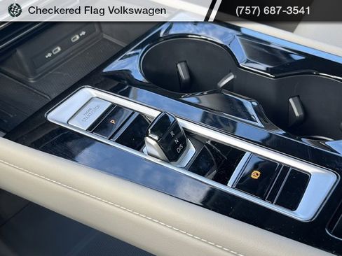 Used 2025 Volkswagen Atlas SE image 42