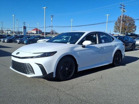 New 2026 Toyota Camry SE image 2