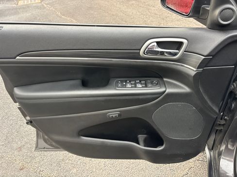 Used 2019 Jeep Grand Cherokee Limited w/ Luxury Group II image 11