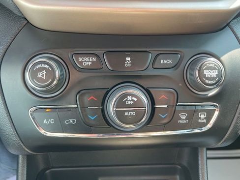 Used 2016 Jeep Cherokee Limited image 20