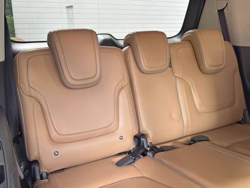 Used 2025 INFINITI QX80 Luxe AWD/4WD image 39
