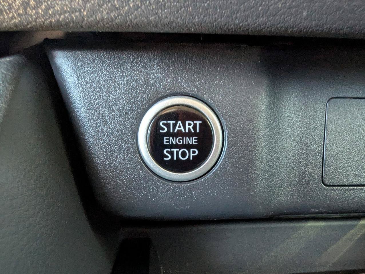 Used 2023 Nissan Rogue S AWD/4WD image 18