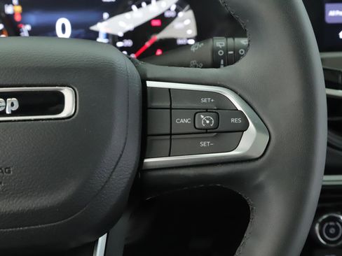 Used 2024 Jeep Compass Latitude w/ Sun and Sound Group image 10