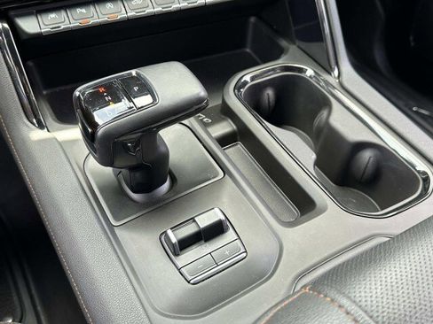 Used 2023 GMC Sierra 1500 AT4 image 23