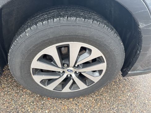 Used 2022 Subaru Outback Premium image 5