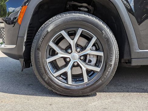 Used 2025 Jeep Grand Cherokee L Limited AWD/4WD image 33