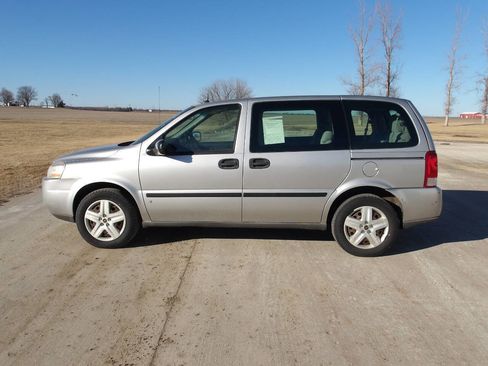 Used 2006 Chevrolet Uplander LS image 2