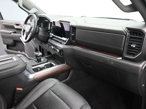 Used 2022 GMC Sierra 1500 SLT w/ SLT Convenience Package AWD/4WD image 25