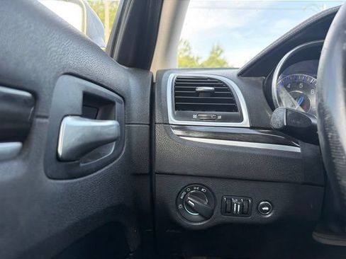 Used 2016 Chrysler 300 Limited RWD image 11