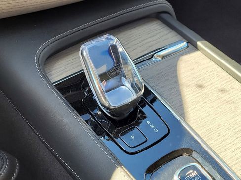 Certified 2025 Volvo XC90 T8 Ultra image 23