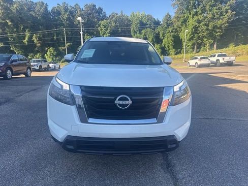 Used 2025 Nissan Pathfinder SV FWD image 6