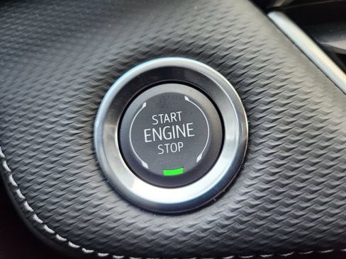 Used 2026 Chevrolet Equinox LT FWD image 8