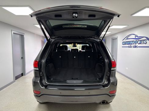 Used 2017 Jeep Grand Cherokee Altitude AWD/4WD image 37
