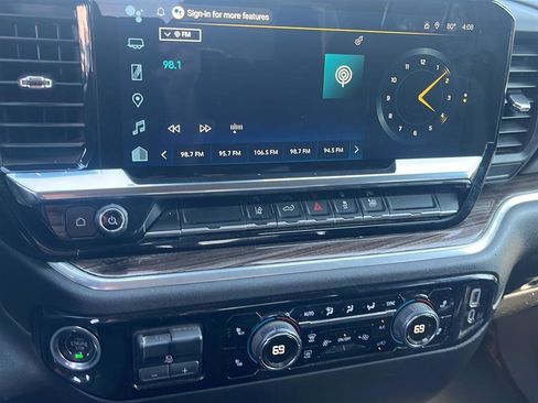 Used 2025 Chevrolet Silverado 2500 LT w/ Convenience Package image 4