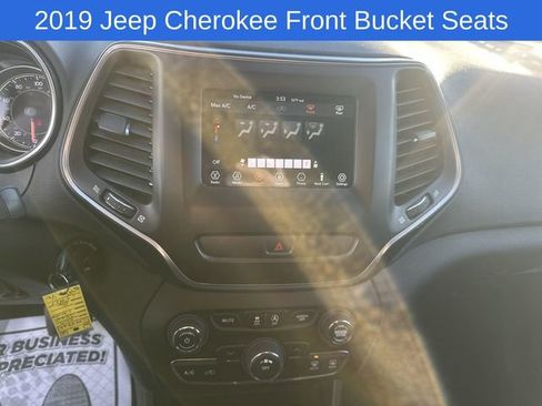 Used 2019 Jeep Cherokee Latitude w/ Popular Appearance Group image 26