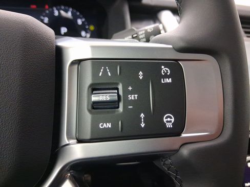 New 2026 Land Rover Discovery Limited Edition image 16