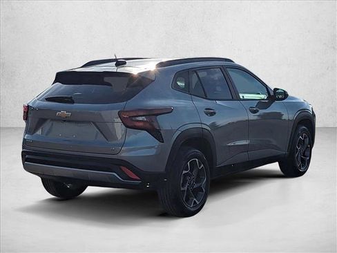 Used 2024 Chevrolet Trax LT w/ LT Convenience Package image 5