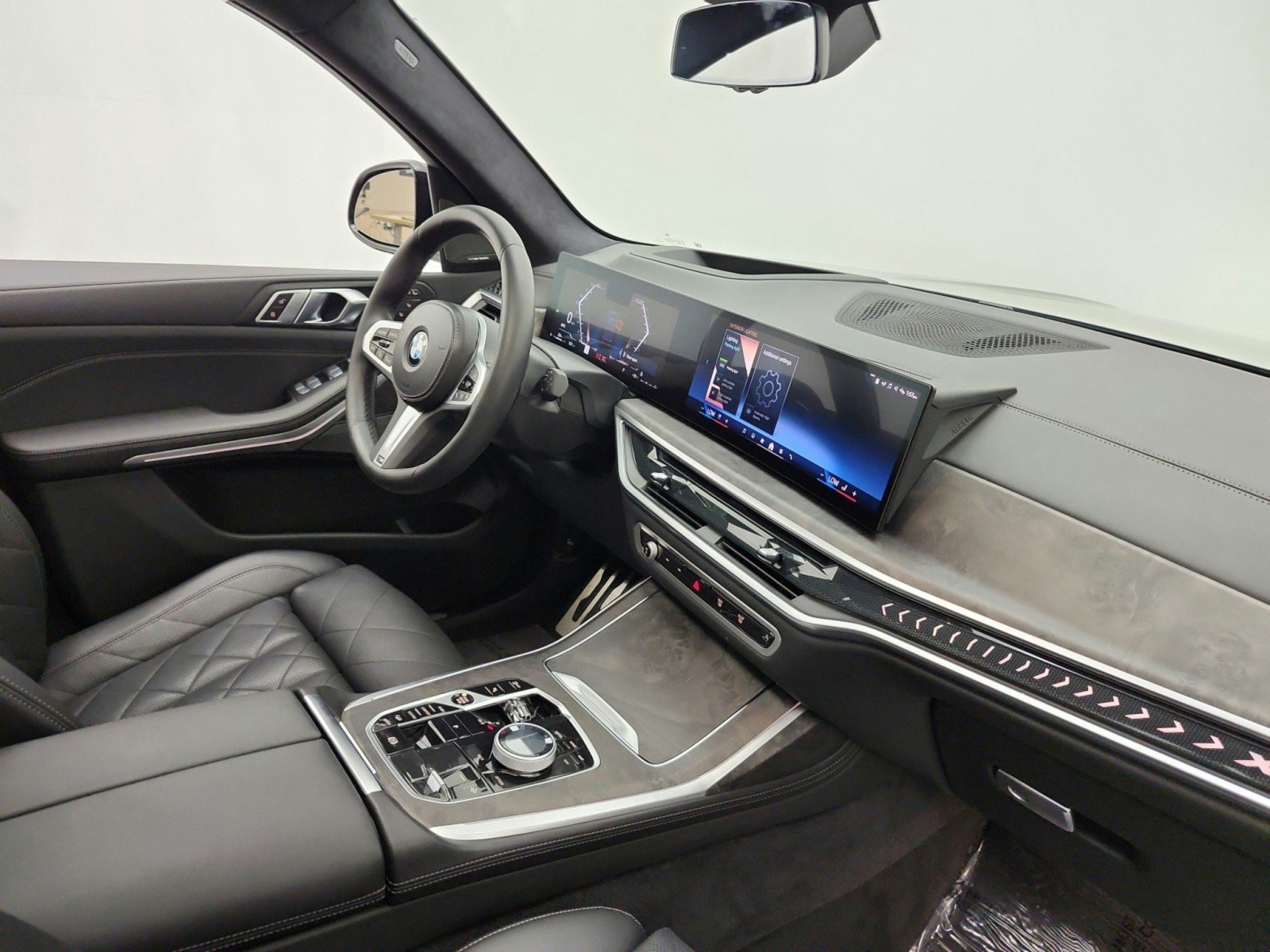 Used 2024 BMW X7 xDrive40i w/ Executive Package AWD/4WD image 18