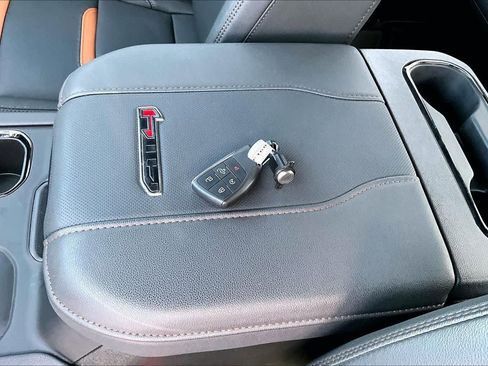 Used 2025 GMC Sierra 2500 AT4 w/ AT4 Premium Plus Package image 14