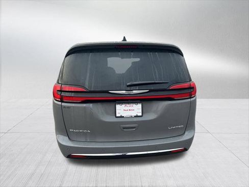 Certified 2024 Chrysler Pacifica Limited FWD image 6