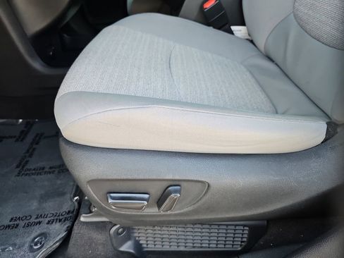 Certified 2025 Toyota Sienna LE FWD image 17