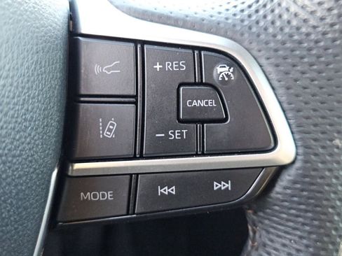 Used 2025 Toyota Sienna Limited image 17