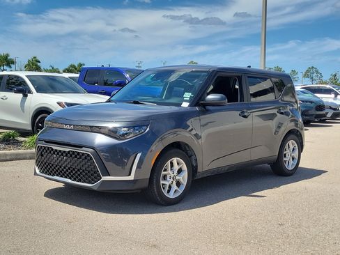 Used 2023 Kia Soul LX w/ LX Technology Package image 8