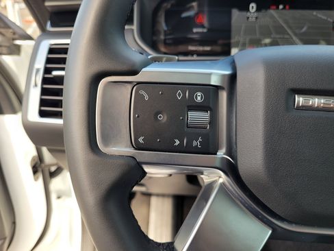 Used 2024 Land Rover Discovery S AWD/4WD image 22
