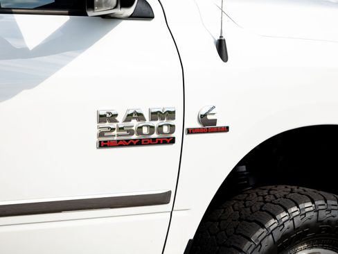 Used 2015 RAM 2500 Tradesman w/ Chrome Appearance Group AWD/4WD image 40