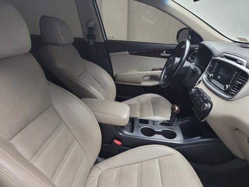 Used 2017 Kia Sorento FWD w/ LX Convenience Package image 21