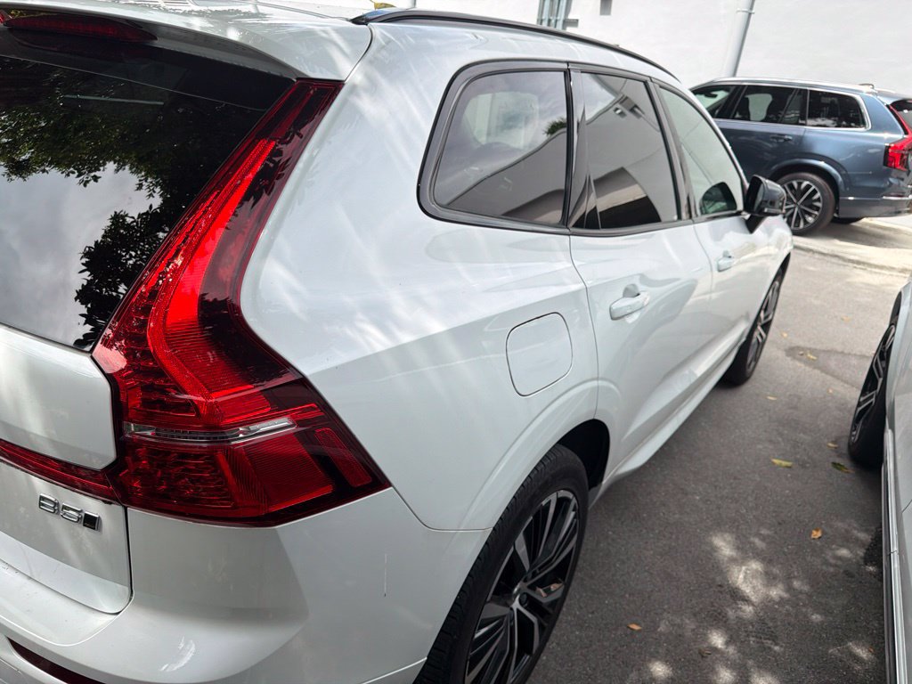 Used 2024 Volvo XC60 B5 Plus AWD/4WD image 15