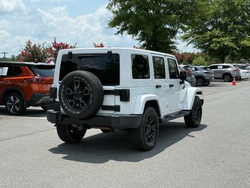 Used 2017 Jeep Wrangler Unlimited Sahara AWD/4WD image 5