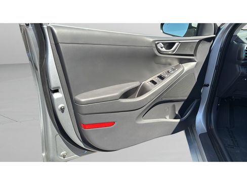 Certified 2022 Hyundai Ioniq SE FWD image 11
