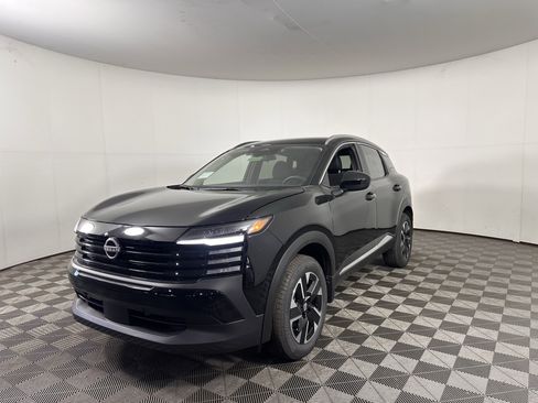 Used 2026 Nissan Kicks SV w/ Cold Weather Package image 3