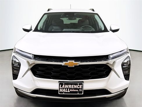 New 2026 Chevrolet Trax LT w/ Driver Confidence Package image 2