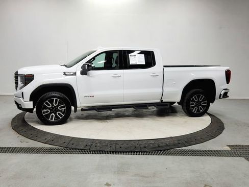 Used 2023 GMC Sierra 1500 AT4 w/ AT4 Preferred Package AWD/4WD image 4
