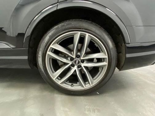 Used 2018 Audi Q7 3.0T Prestige w/ Prestige Package AWD/4WD image 19
