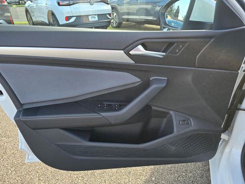 New 2026 Volkswagen Jetta SE image 33